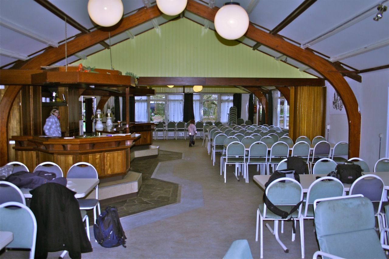 File:Panoven lounge and bar.jpg